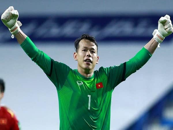 Cầu thủ nào cao nhất Việt Nam: Bùi Tấn Trường 