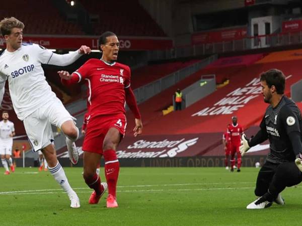 Hậu vệ có vai trò gì trong một trận đấu?