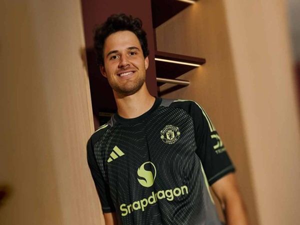 MU và bài toán khung gỗ: Vì sao Lammens được kỳ vọng?