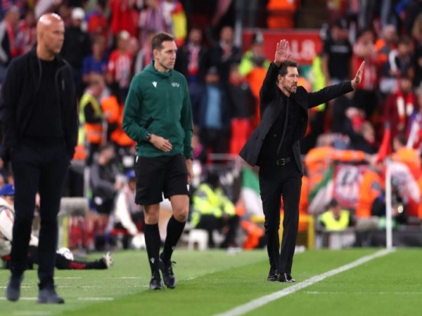 Atletico Madrid cũng không yên ổn