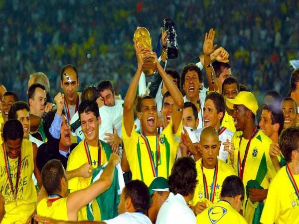 Khám phá chi tiết đội hình Brazil 2002 vô địch World Cup