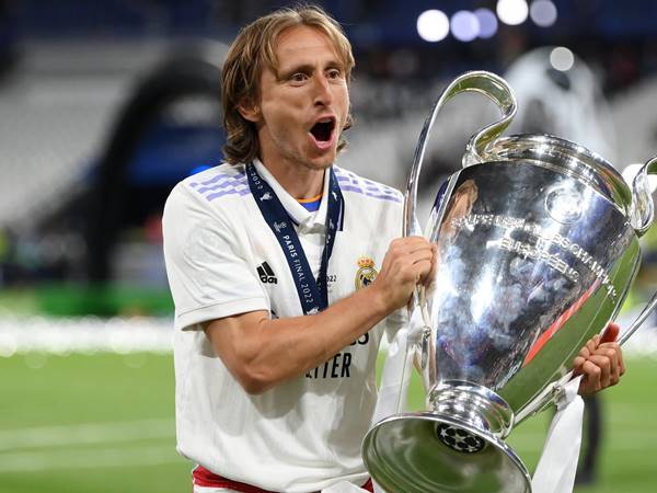 Top 5 tiền vệ Real Madrid vĩ đại: Biểu tượng của Bernabeu